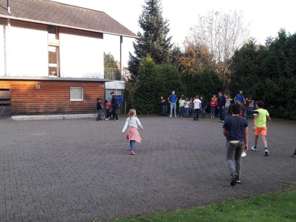 HeLa 2021 Spieli draussen