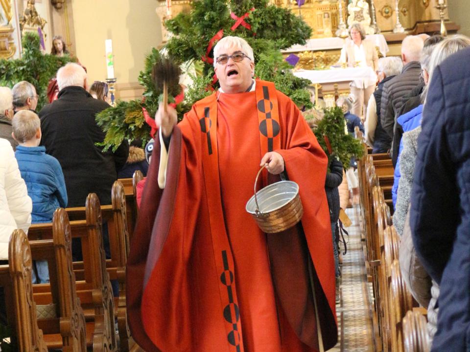 Palmprozession in der Kirche
