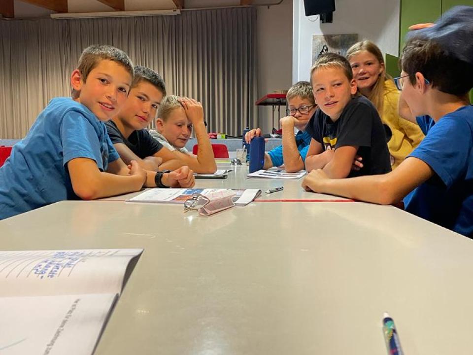 Tagebuch schreiben und Musik hören