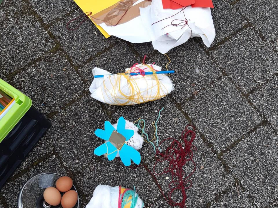 Welches Ei überlebt den Wurf aus dem 2. Stock