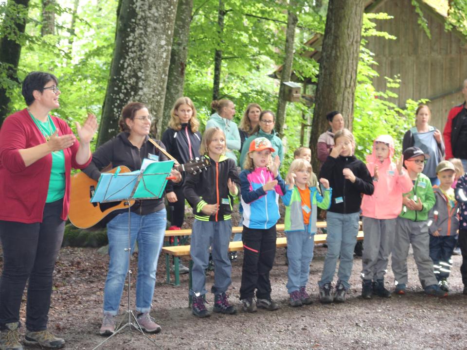 Min Gott isch so gross!