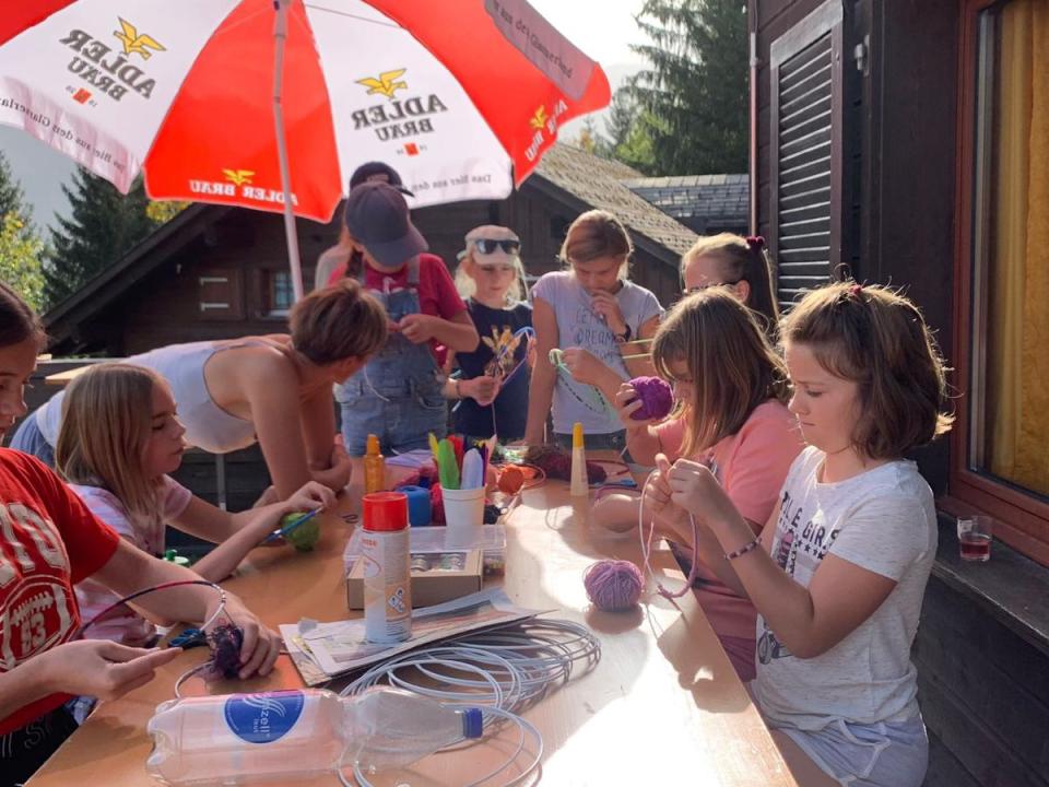 Bastelnachmittag auf der Terrasse