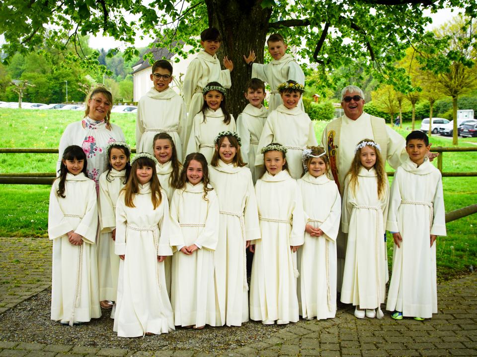Gruppenfoto Erstkommunikanten Tobel