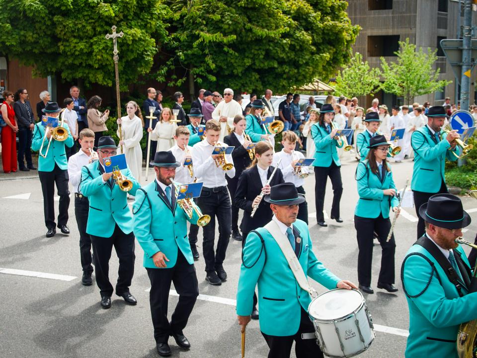 Einzug mit der Musikgesellschaft Wuppenau