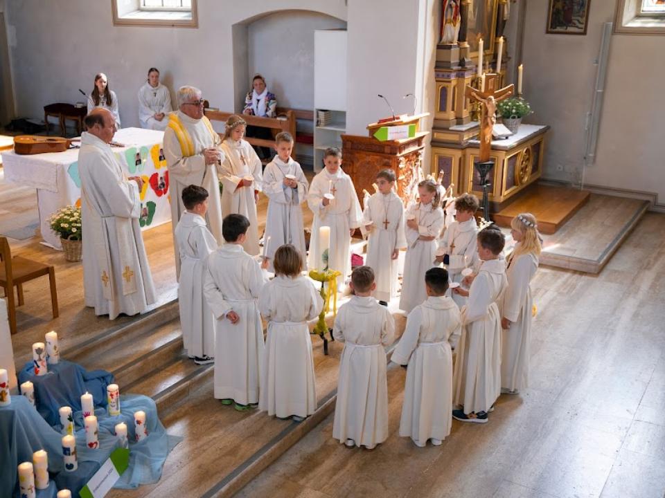 Gruppenfoto mit Kerze