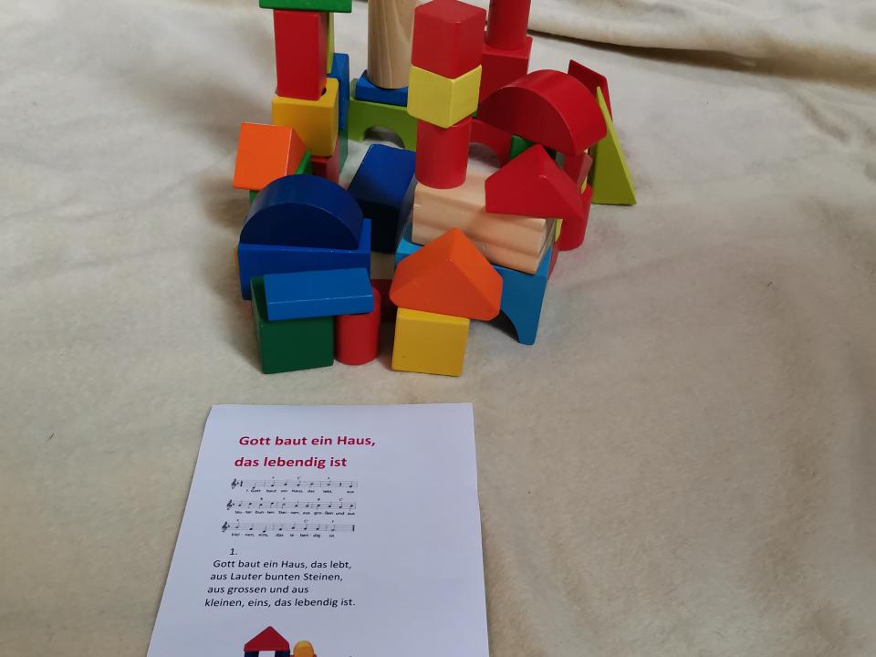 Gott baut ein Haus aus vielen Steinen