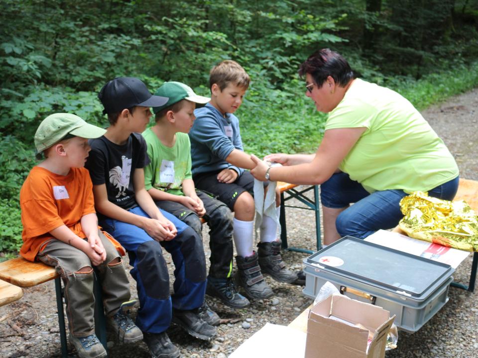 einen Druckverband anlegen