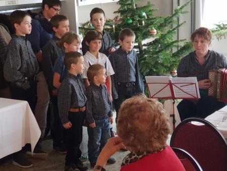 Kinder brachten Freude in der Adventszeit