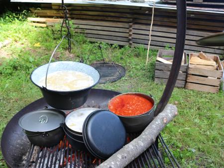 Mittagessen vom Feuer