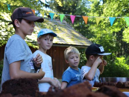 die Qual der Wahl beim Kuchenbuffet