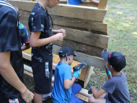 Noah Gehilfen beim Bau der Arche