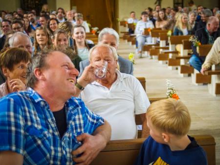 Durstige Gottesdienstbesucher