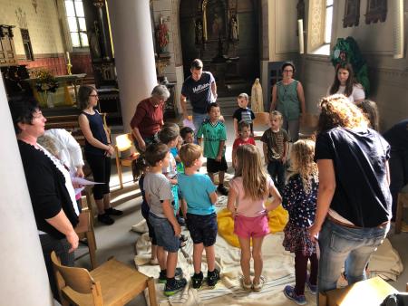 Und au di Chlinste singet mit