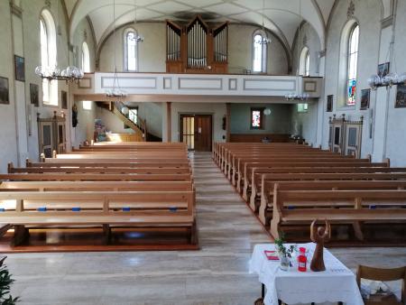 Kirche Bettwiesen Bänke